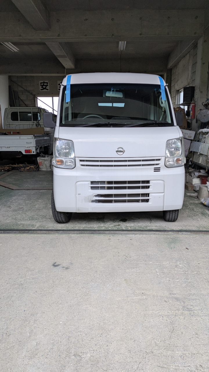 ニッサンクリッパーフロントガラス交換